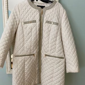 3/4 white quilt coat with grey pleather trim